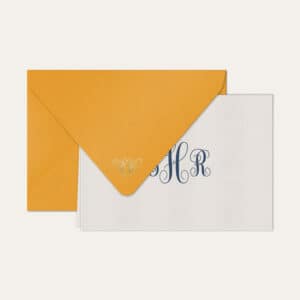 Papel de carta personalizado com monograma calligraphy em azul marinho e envelope amarelo