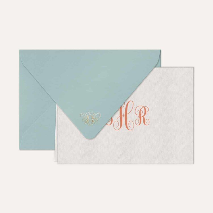 Papel de carta personalizado com monograma calligraphy em coral e envelope azul bebe