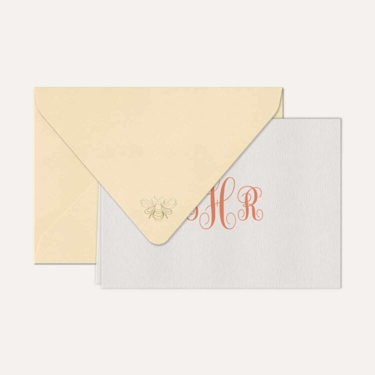 Papel de carta personalizado com monograma calligraphy em coral e envelope bebe