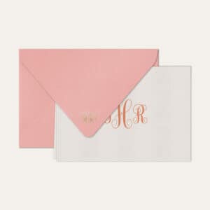 Papel de carta personalizado com monograma calligraphy em coral e envelope rosa bebe
