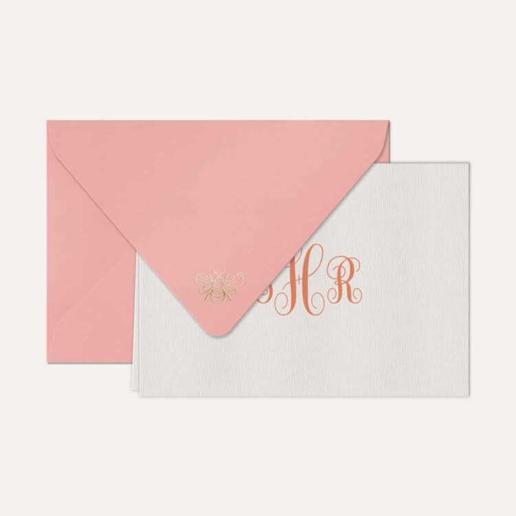 Papel de carta personalizado com monograma calligraphy em coral e envelope rosa bebe