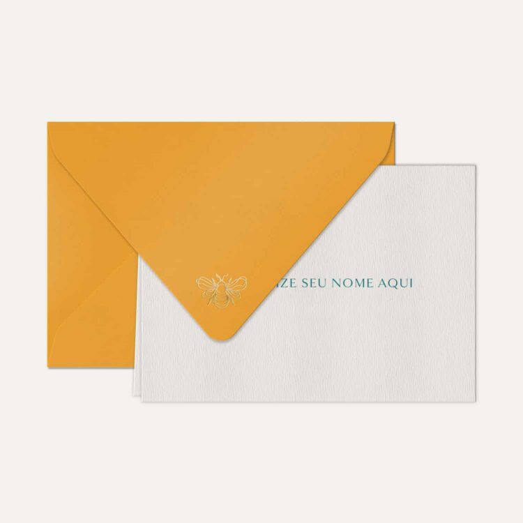 Papel de carta personalizado com nome clássico em azul petróleo e envelope amarelo