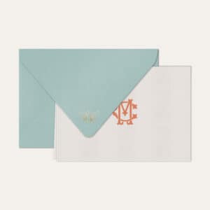 Papel de carta personalizado com monograma clássico em coral e envelope azul bebe