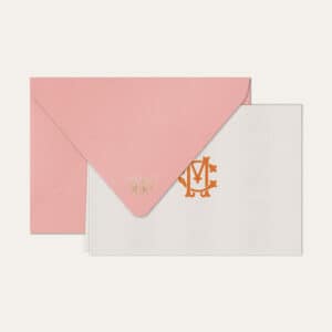Papel de carta personalizado com monograma clássico em laranja e envelope rosa bebe