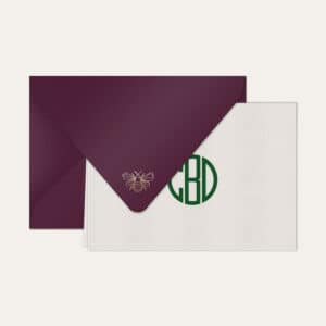 Papel de carta personalizado com monograma gatsby em verde escuro e envelope vinho