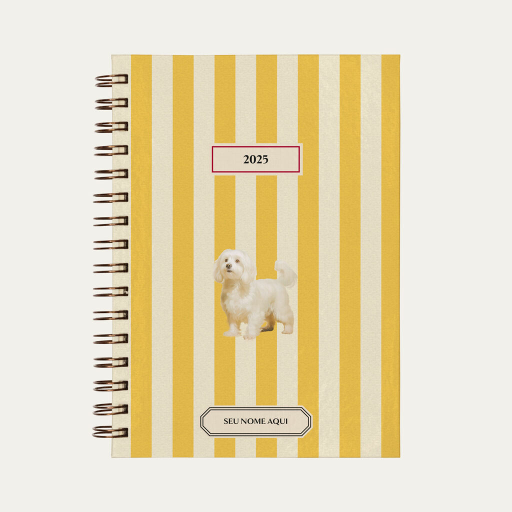 Capa do planner personalizado Colmeias Design com estampa listrada amarelo e ilustração de cachorro maltes