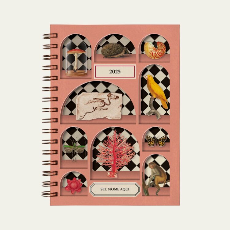 Capa do planner personalizado Colmeias Design com e ilustração de Cabinet de Curiosites